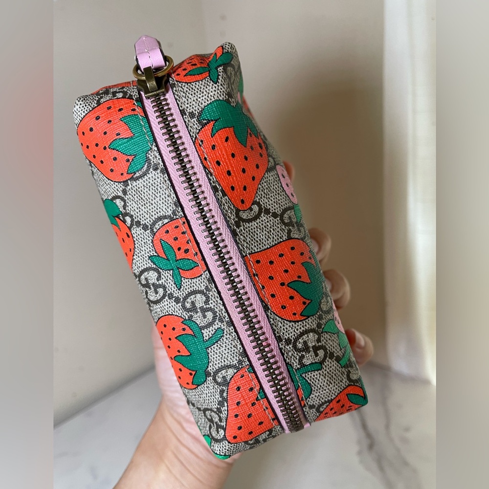 Gucci Strawberry 🍓 Pouch with GG Canvas - Picture 7 of 14